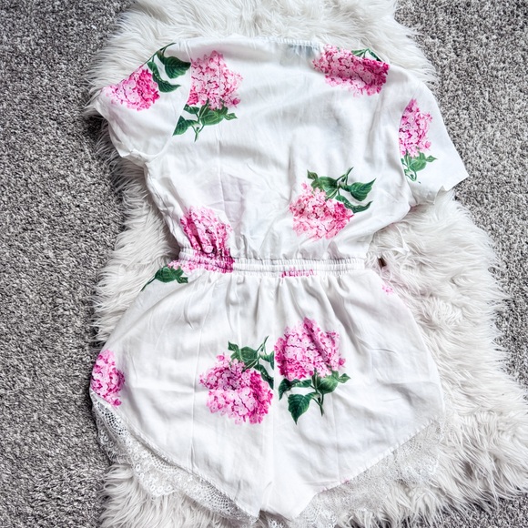 Teal & Tala | Floral Shortie Romper - Picture 5 of 7